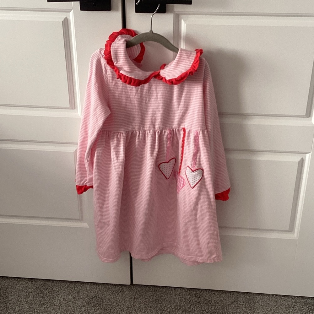 Stitchy Fish size 5 girls dress with heart appliqué